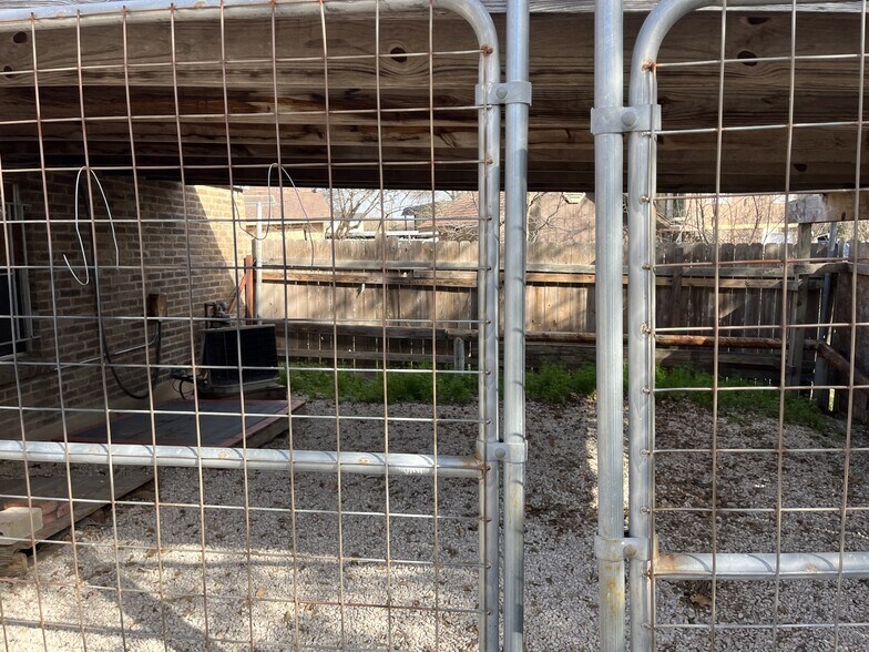 More Photos Of 203 Corinne Dr, San Antonio Auto Repair For Lease