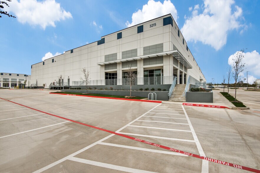 More Photos Of 3215 N Panam Expy, San Antonio Manufacturing For Lease