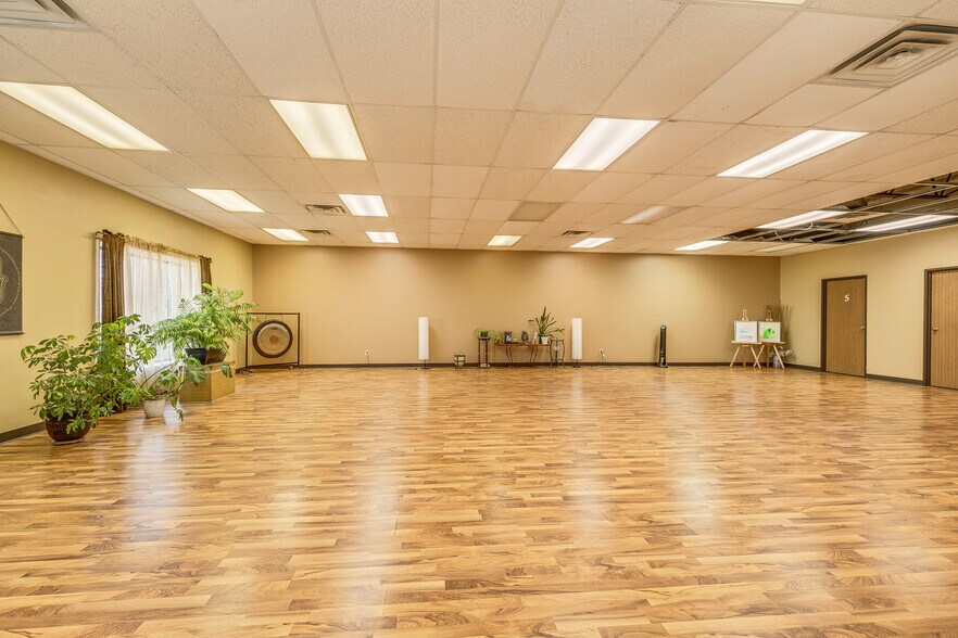 More Photos Of 133 Sandberg Rd, Monticello Storefront For Sale