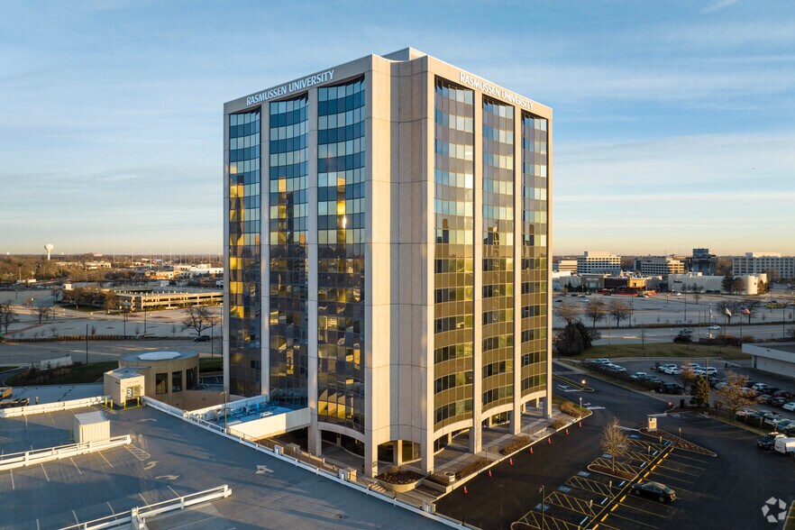 Primary Photo Of 1415 W 22nd St, Oak Brook Coworking Space