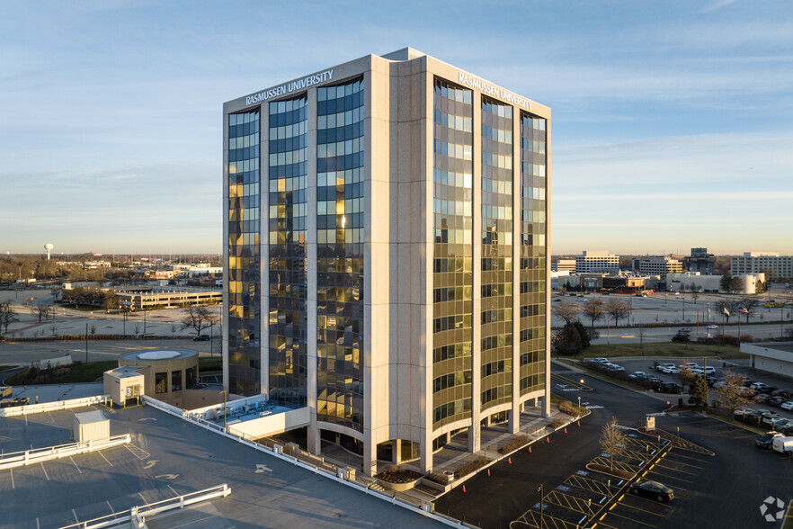 Primary Photo Of 1415 W 22nd St, Oak Brook Coworking Space