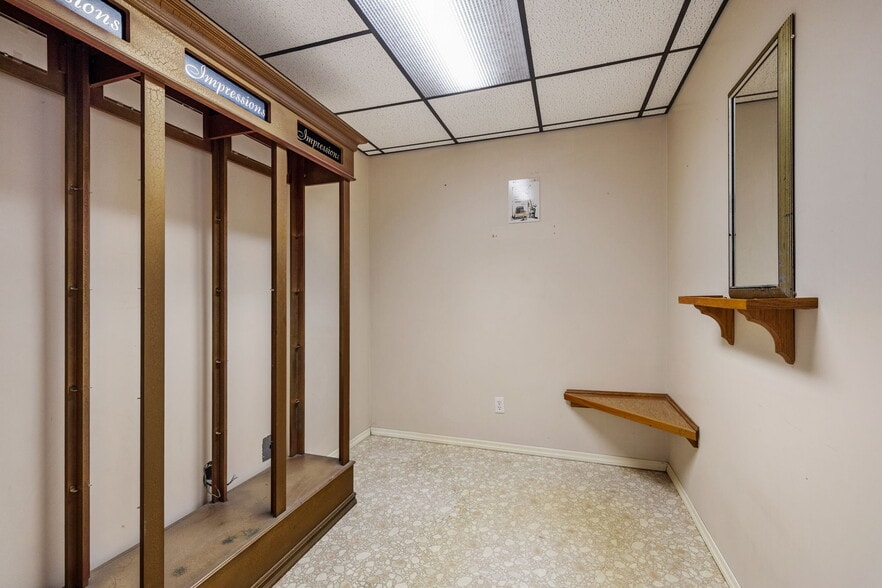 More Photos Of 605 W Baltimore St, Wilmington Storefront For Sale