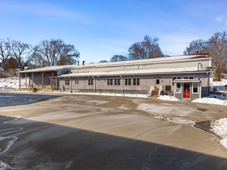 More Photos Of 45 Richards Grove Rd, Quaker Hill Service For Sale