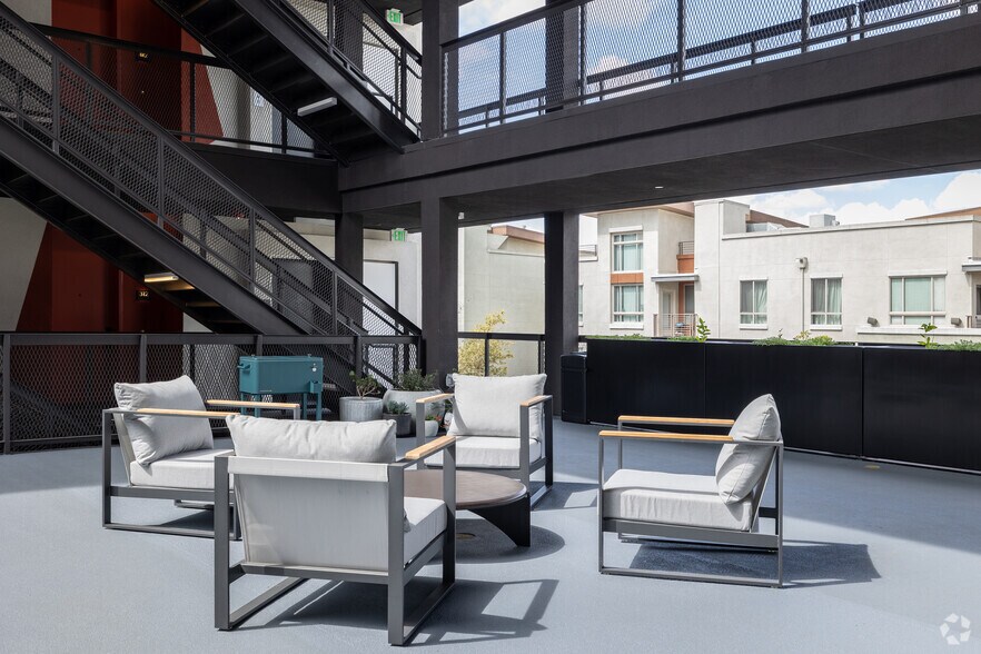 More Photos Of 107 S Hewitt St, Los Angeles Apartments For Lease