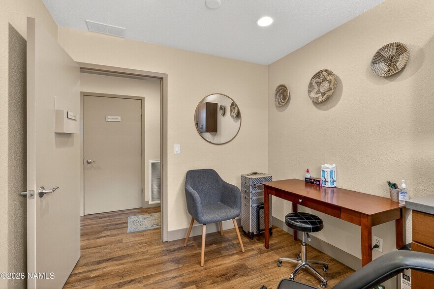 More Photos Of 1300 N Rim Dr, Flagstaff Medical For Sale