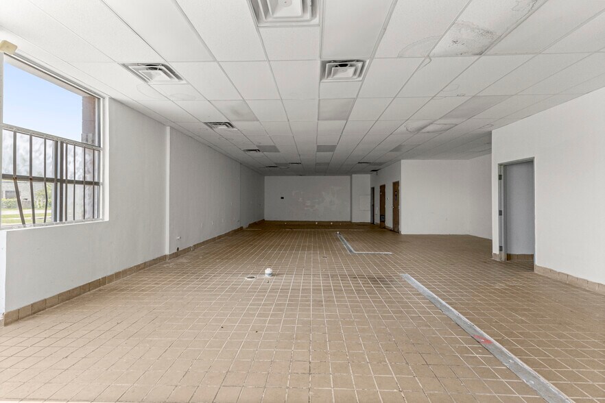 More Photos Of 2300 S Schaefer Hwy, Detroit Storefront For Sale