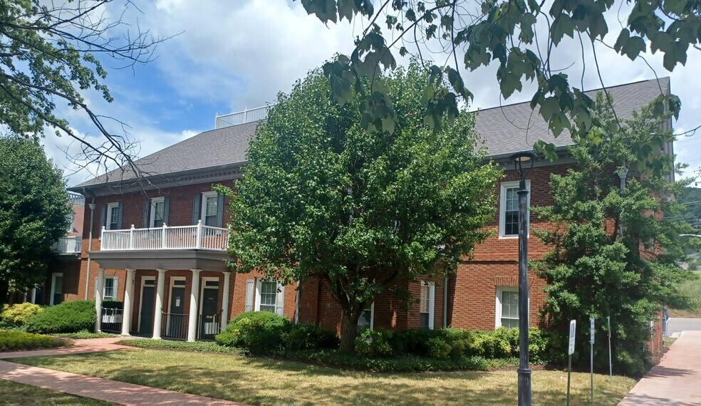 More Photos Of 5046 Thoroughbred Ln, Brentwood Loft Creative Space For Lease