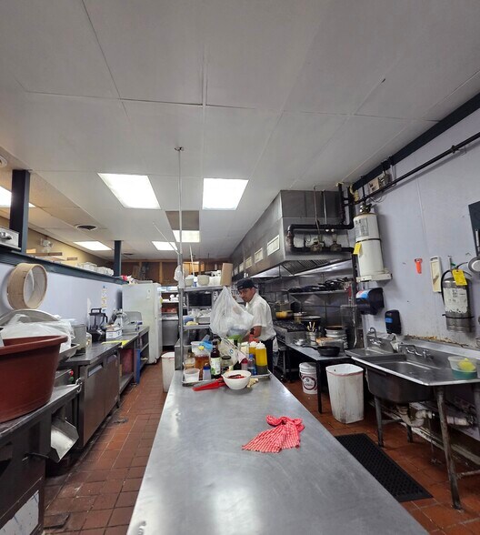 More Photos Of 7311 Little River Tpke, Annandale Storefront For Sale