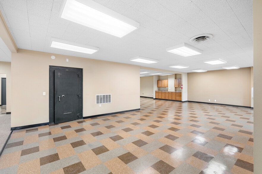 More Photos Of 305 NE Russell St, Portland Light Manufacturing For Sale