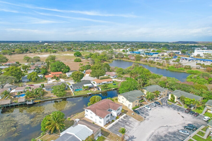 More Photos Of 461 Sunshine Dr, Coconut Creek Apartments For Sale