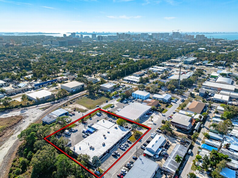 More Photos Of 2192-2198 Princeton St, Sarasota Manufacturing For Sale