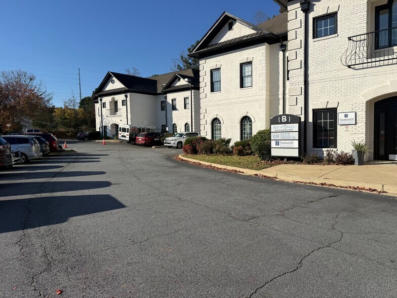 More Photos Of 203 Woodpark Pl, Woodstock Medical For Lease