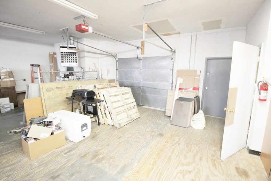 More Photos Of 902 Richmond Ave, Staunton General Retail For Sale