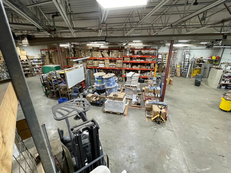 More Photos Of 2343 NW 135th Ln, Andover Manufacturing For Sale