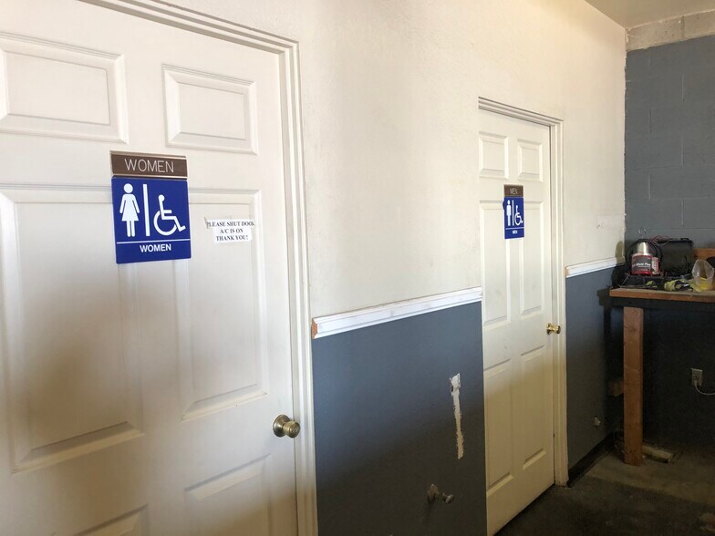 More Photos Of 46780 Clinton St, Indio Warehouse For Sale