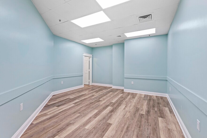 More Photos Of 5420 Hickory St, Panama City Office For Sale