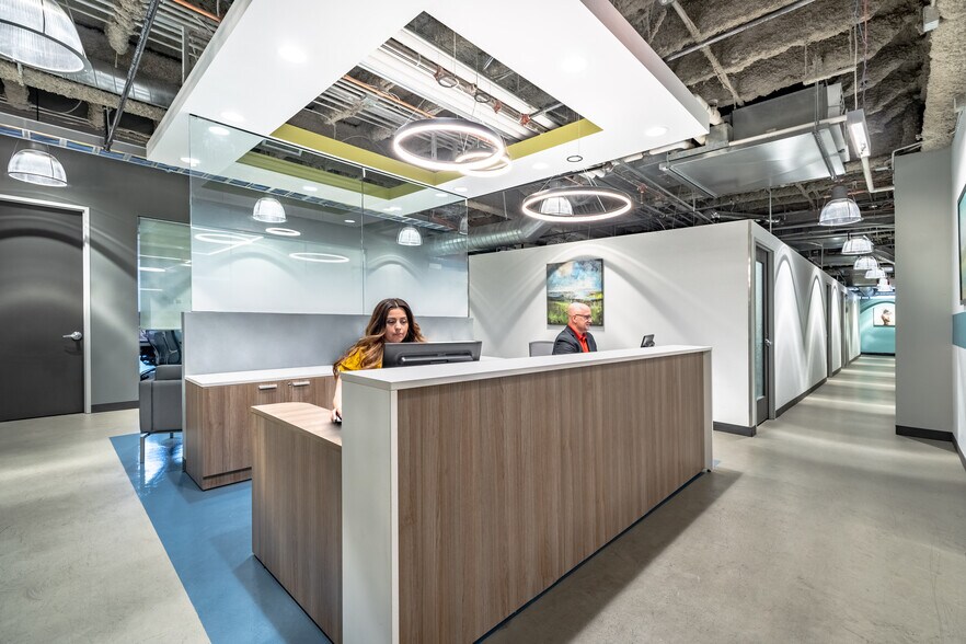More Photos Of 2100 West Loop South, Houston Coworking Space