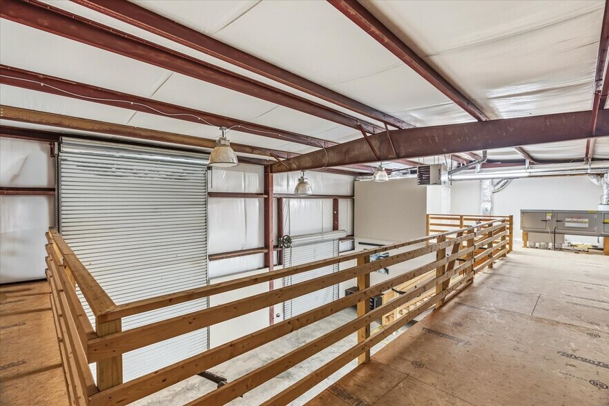 More Photos Of 106 Flow State Vis, Asheville Flex For Lease