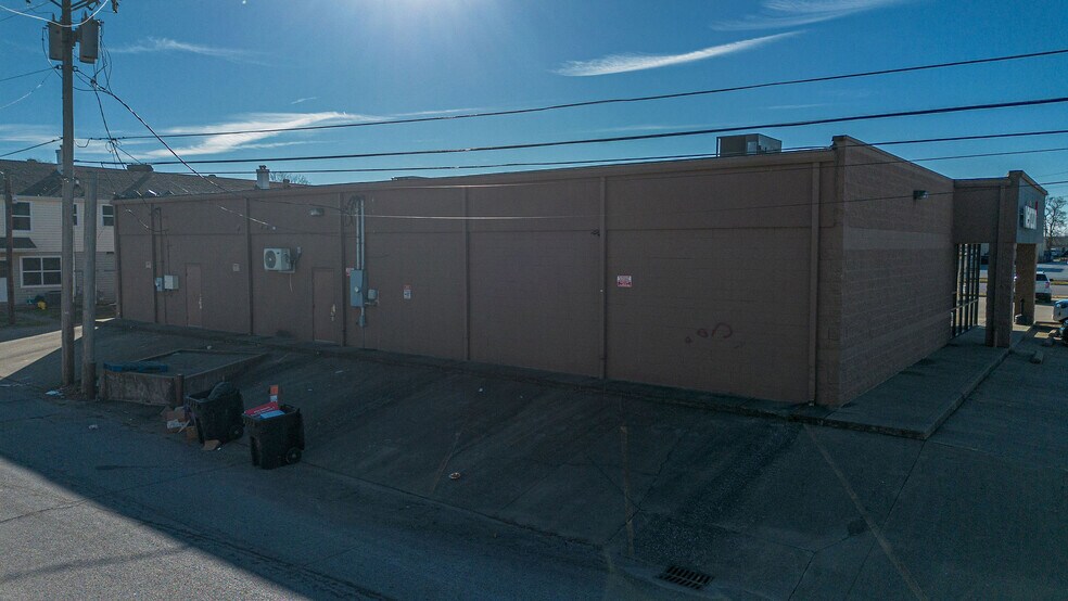 More Photos Of 1201 E 5th St, Metropolis Storefront Retail Office For Sale