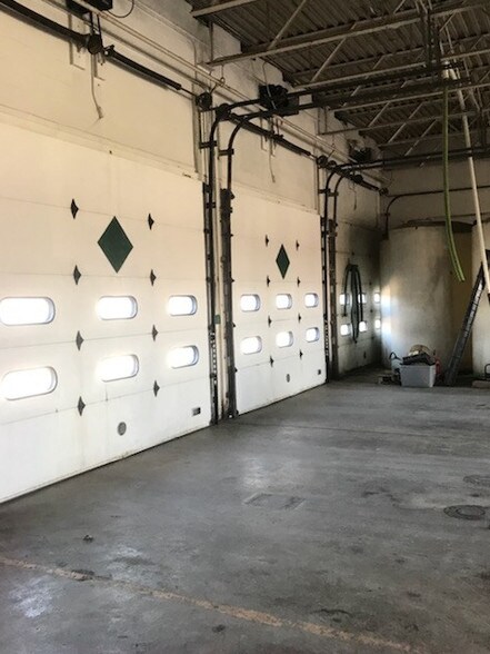 More Photos Of 555 Orchard Park Rd, West Seneca Warehouse For Lease