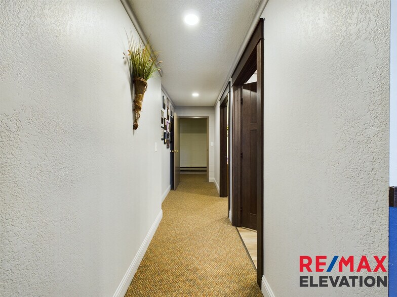 More Photos Of 915 W Fetterman St, Buffalo Office For Sale