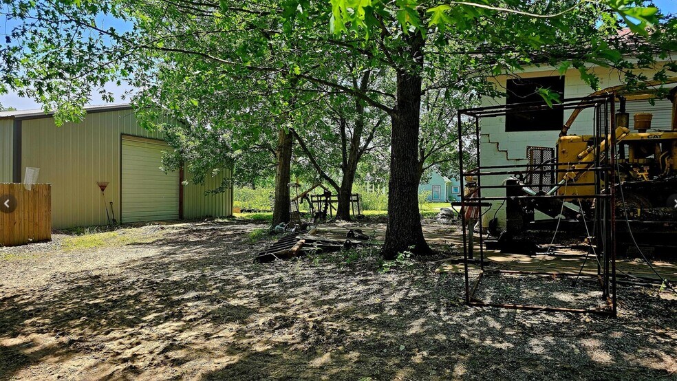 More Photos Of 223 W 2nd St, Bonham Industrial For Sale