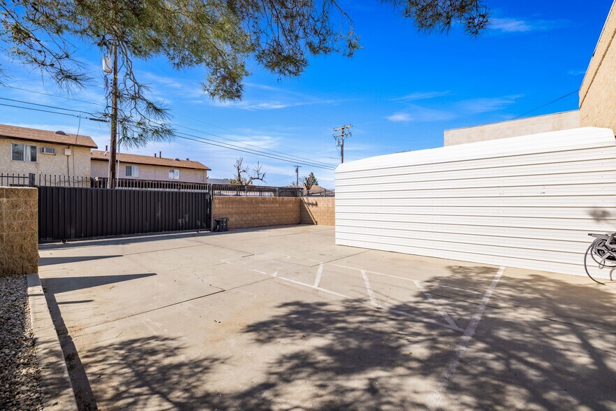 More Photos Of 38559 E 6th St, Palmdale Warehouse For Sale