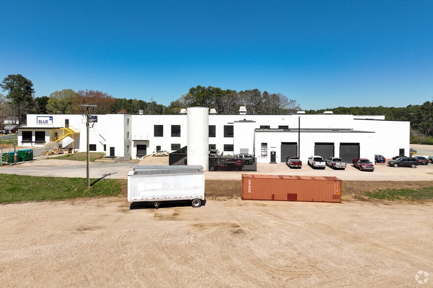 More Photos Of 414 N Meriah St, Landis Warehouse For Lease