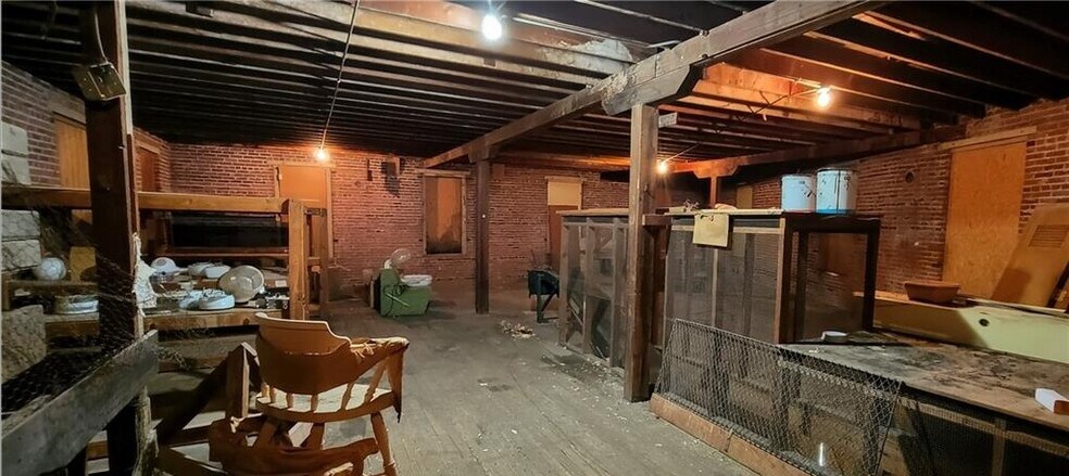More Photos Of 512 Monroe st, Iola Loft Creative Space For Sale