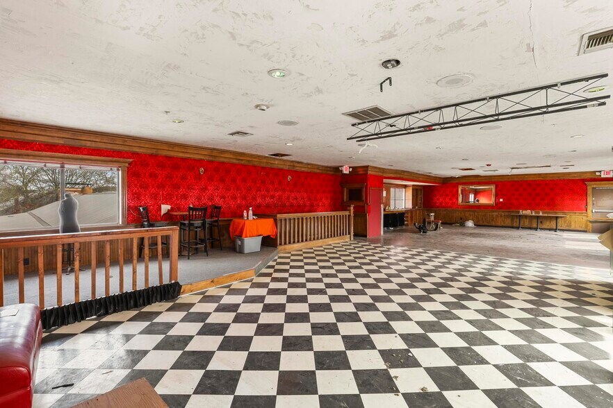 More Photos Of 607 W Main St, Payson Bar For Sale