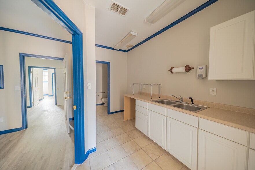 More Photos Of 1365 Westgate Center Dr, Winston-Salem Medical For Lease