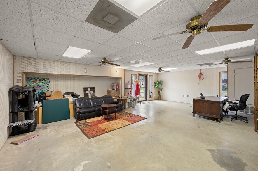 More Photos Of 7 Hills Rd, Newark Warehouse For Sale