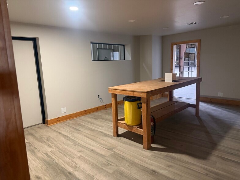 More Photos Of 5328 E Market St, Enid Manufacturing For Sale