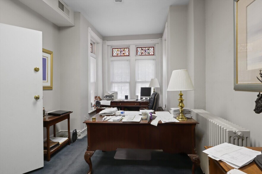 More Photos Of 517 2nd St NE, Washington Office Residential For Sale