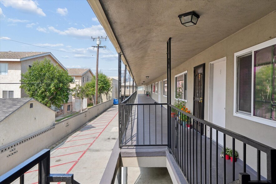 More Photos Of 14611 Larch Ave, Lawndale Apartments For Sale