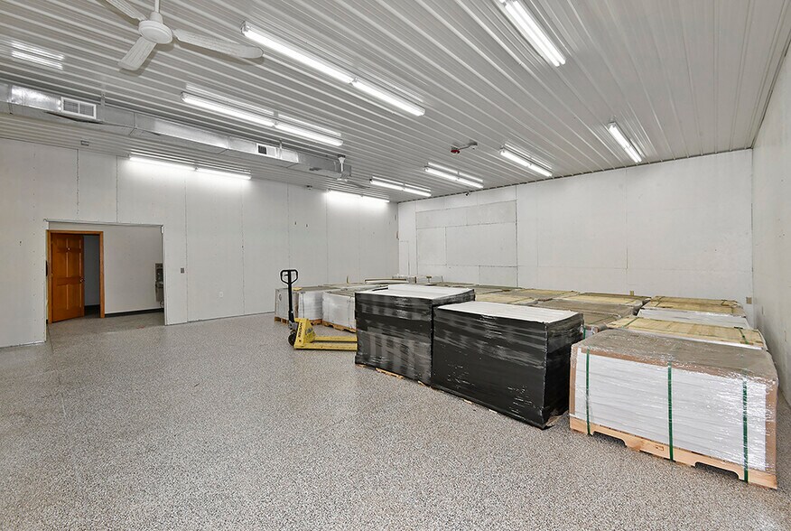 More Photos Of 2800 1st Ave NW, Faribault Light Manufacturing For Lease