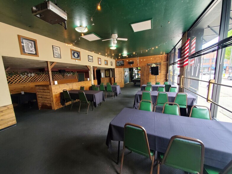 More Photos Of 295 S Broadway, Coos Bay Restaurant For Sale