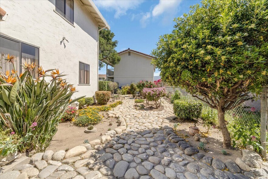 More Photos Of 1013 Front St, Soledad Hotel For Sale