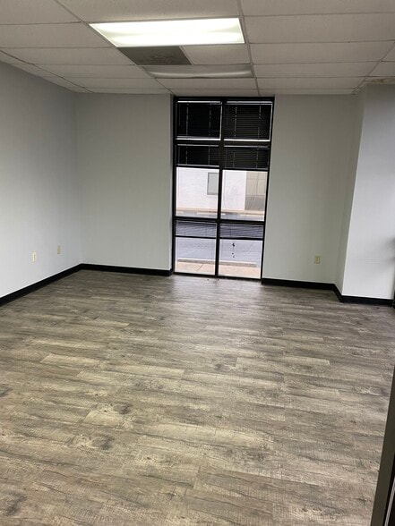 More Photos Of 1695 Bonnie Ln, Cordova Medical For Sale