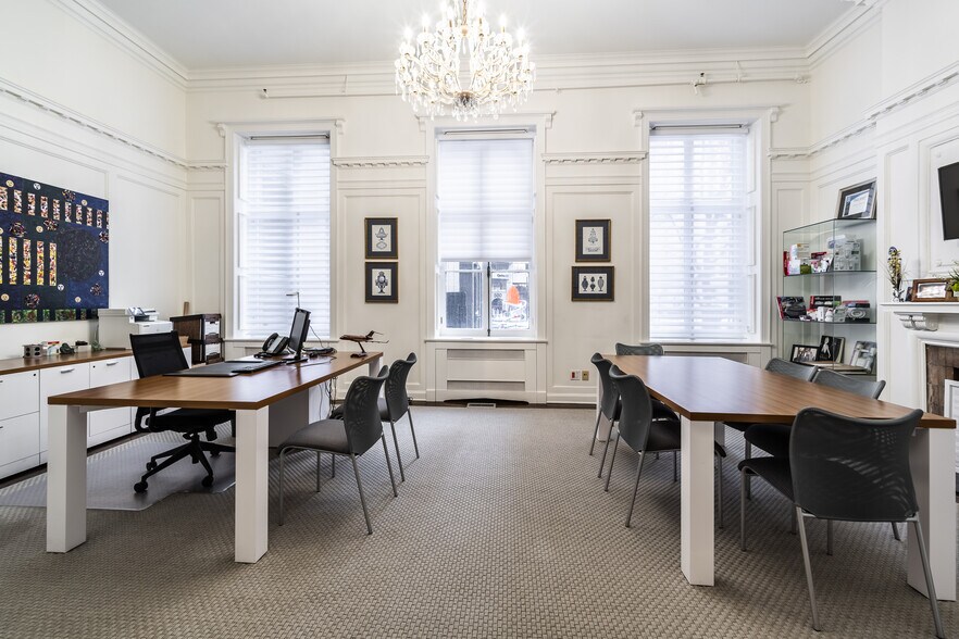 More Photos Of 1175-1183 Pl Du Frère-André, Montréal Office For Sale