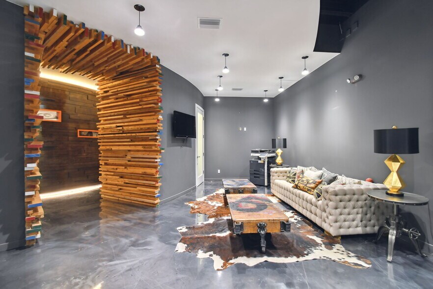 More Photos Of 3330 W Cypress St, Tampa Office For Sale