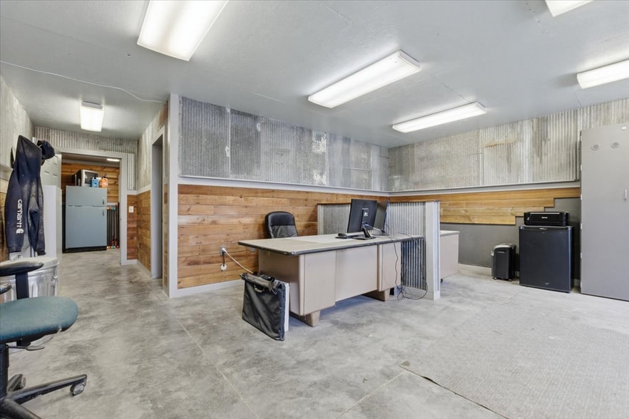 More Photos Of 6610 N 264th Cir, Valley Warehouse For Sale