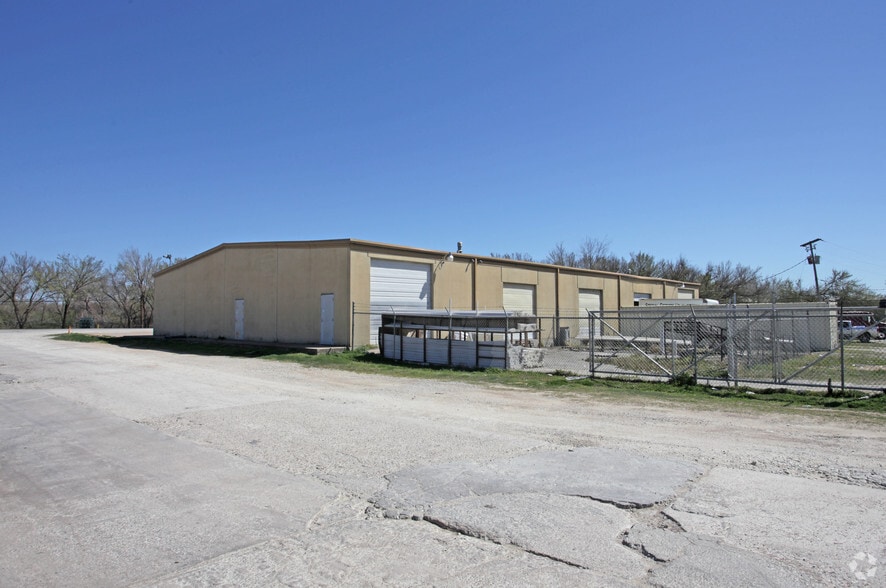 More Photos Of 6024 Old Hemphill Rd, Fort Worth Warehouse For Lease