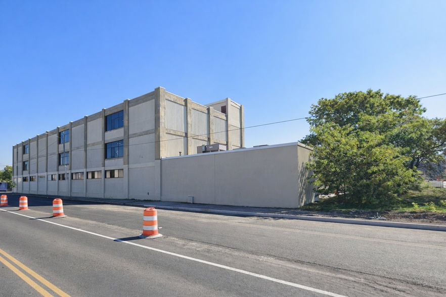 More Photos Of 1011 E Water St, Syracuse Warehouse For Sale