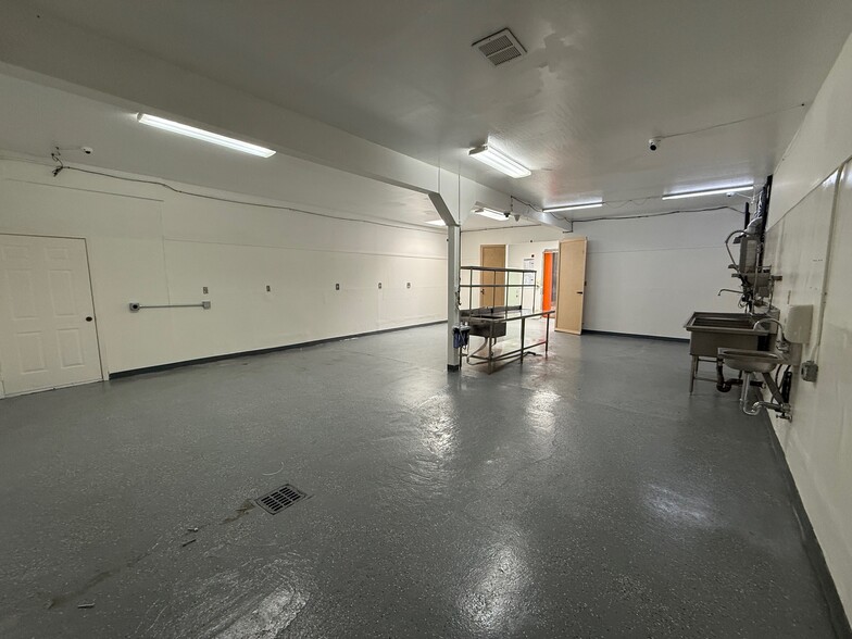 More Photos Of 890 7th Ave, San Bruno Warehouse For Lease