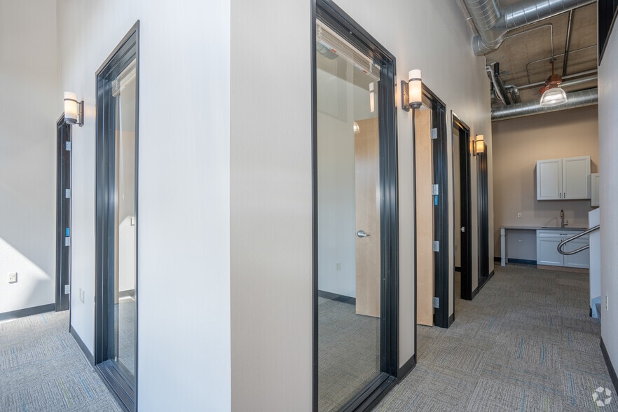 More Photos Of 18840 SW Boones Ferry Rd, Tualatin Office For Lease