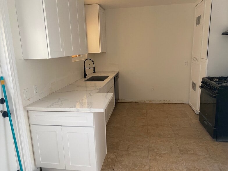 More Photos Of 403 N Harbor Blvd, Anaheim Apartments For Sale