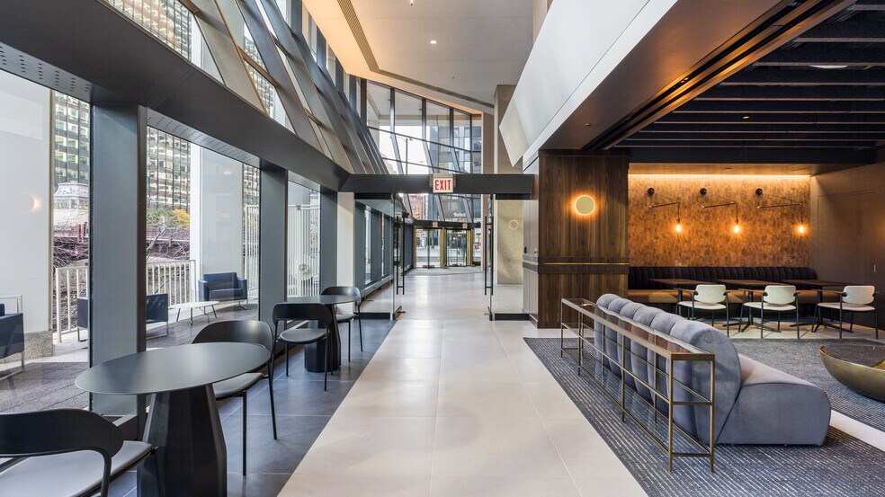 More Photos Of 200 S Wacker Dr, Chicago Office For Lease