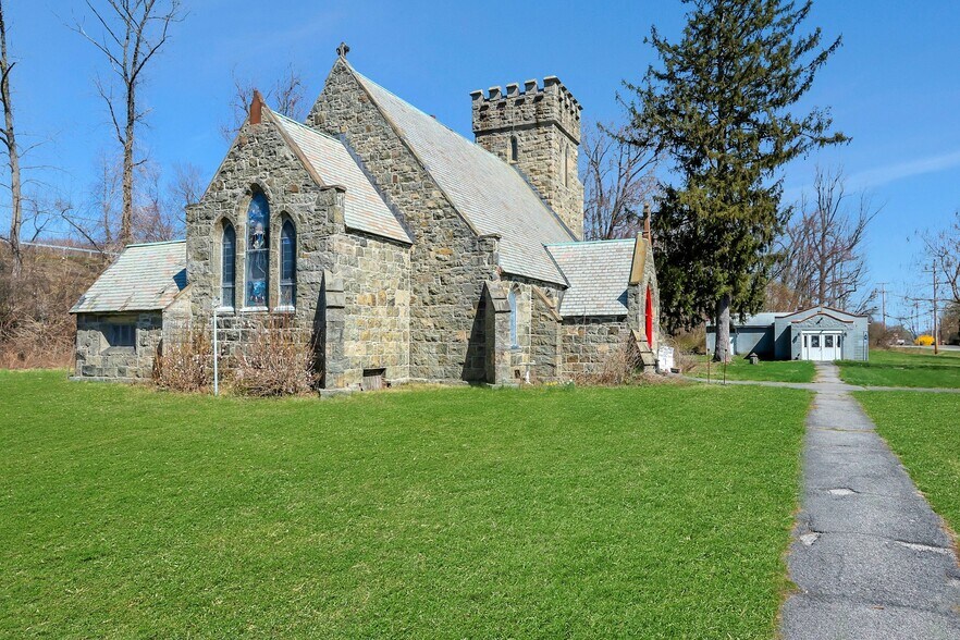 More Photos Of 37 Old Route 9W, New Windsor Township Specialty For Sale