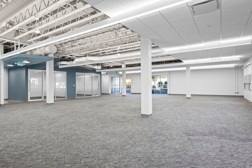 More Photos Of 6398 Cindy Ln, Carpinteria Office For Sale